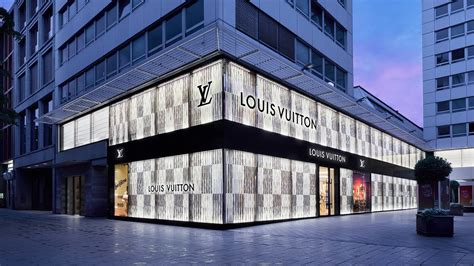 louis vuitton düsseldorf opening times.